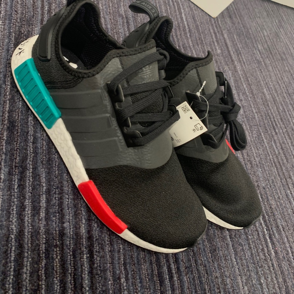 Nmd r1 adidas shoes